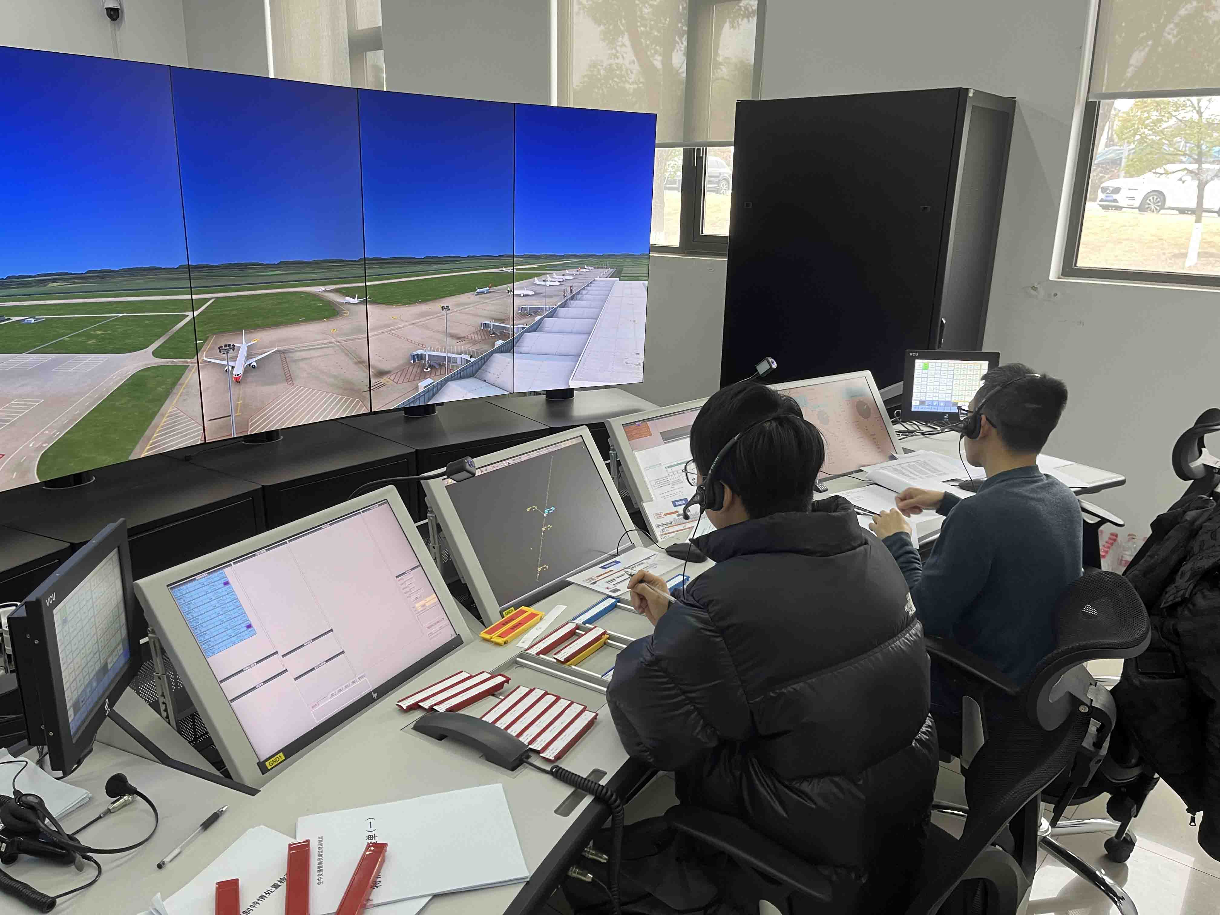 浙江航空產學研基地新年迎來首批管制員執(zhí)照考試